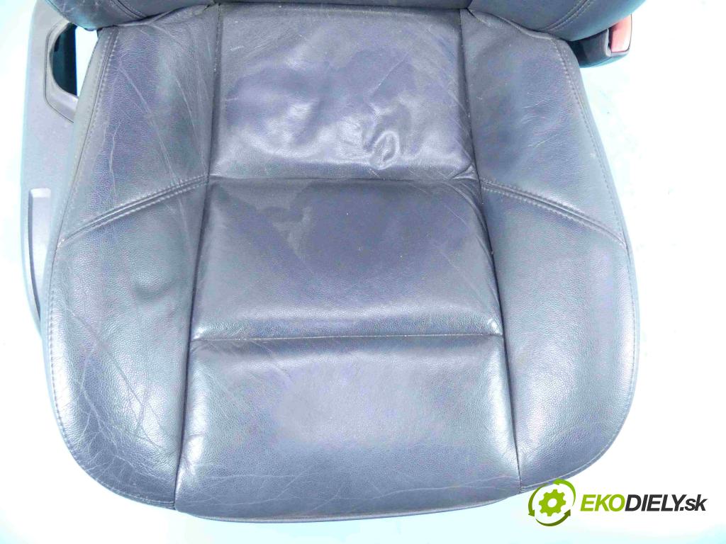 Volvo V50 2.0d 136 HP manual 100 kW 1997 cm3 5- Sedačka pravý  (Sedačky, sedadlá)