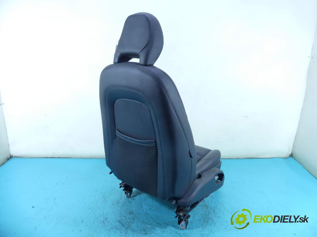Volvo V50 2.0d 136 HP manual 100 kW 1997 cm3 5- Sedačka pravý  (Sedačky, sedadlá)