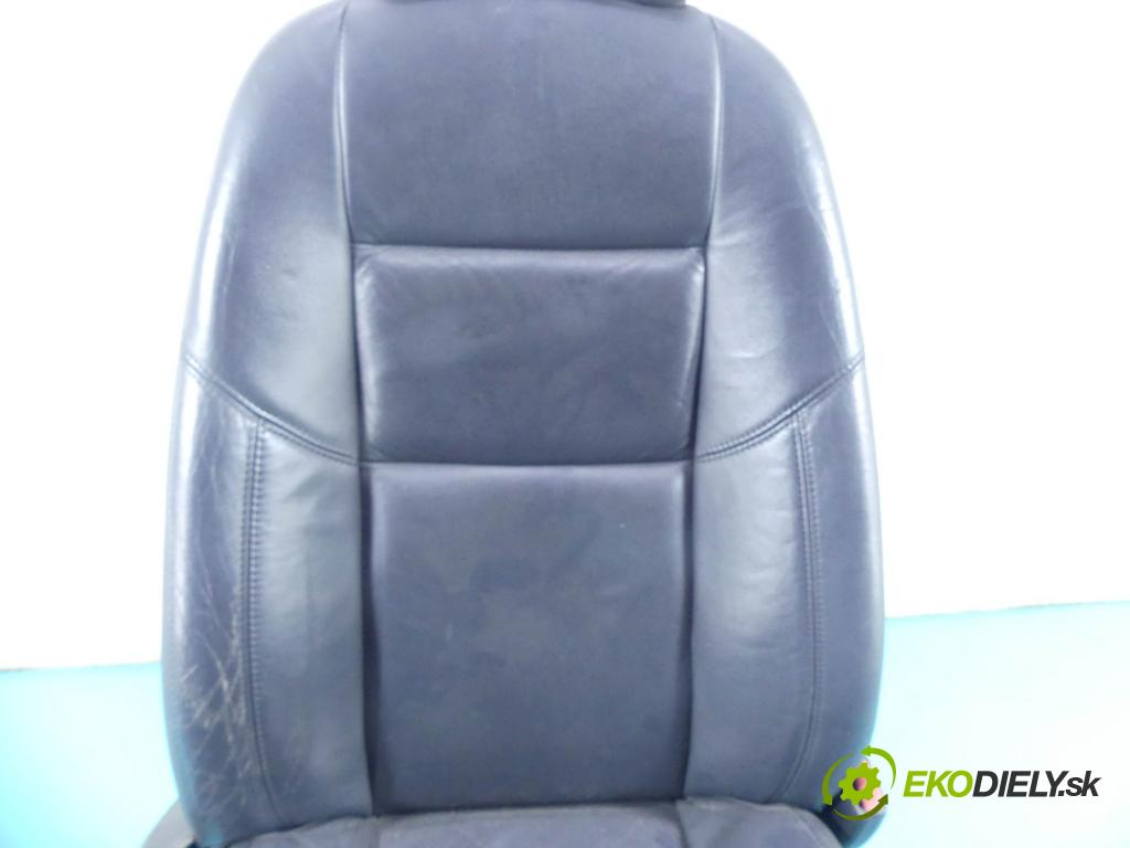 Volvo V50 2.0d 136 HP manual 100 kW 1997 cm3 5- Sedačka pravý  (Sedačky, sedadlá)