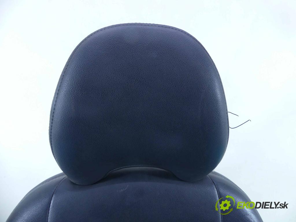 Volvo V50 2.0d 136 HP manual 100 kW 1997 cm3 5- Sedačka pravý  (Sedačky, sedadlá)