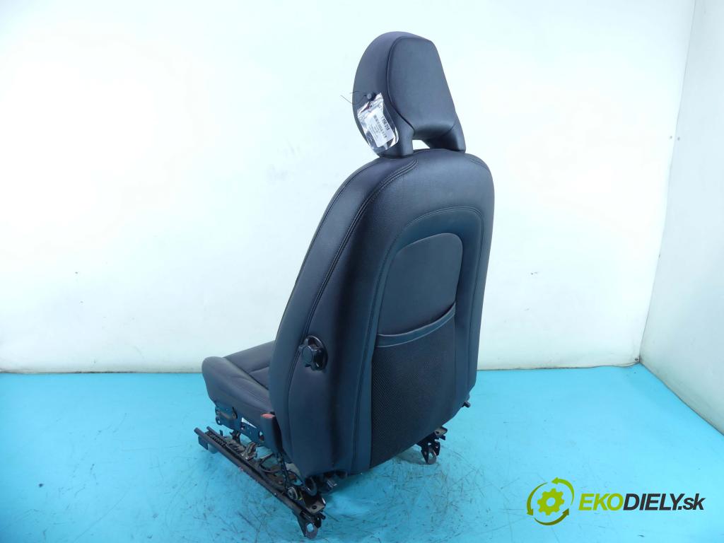 Volvo V50 2.0d 136 HP manual 100 kW 1997 cm3 5- Sedačka pravý  (Sedačky, sedadlá)