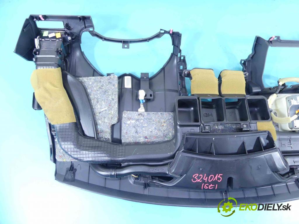 Toyota Auris I 2006-2013 2.0 D4D 126 HP manual 93 kW 1998 cm3 5- kokpit,pristrojová doska rozdeľovacia