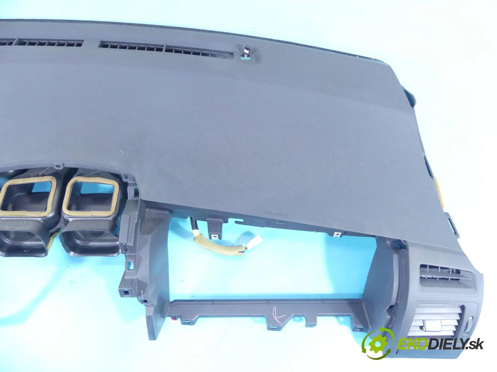 Toyota Auris I 2006-2013 2.0 D4D 126 HP manual 93 kW 1998 cm3 5- kokpit,pristrojová doska rozdeľovacia