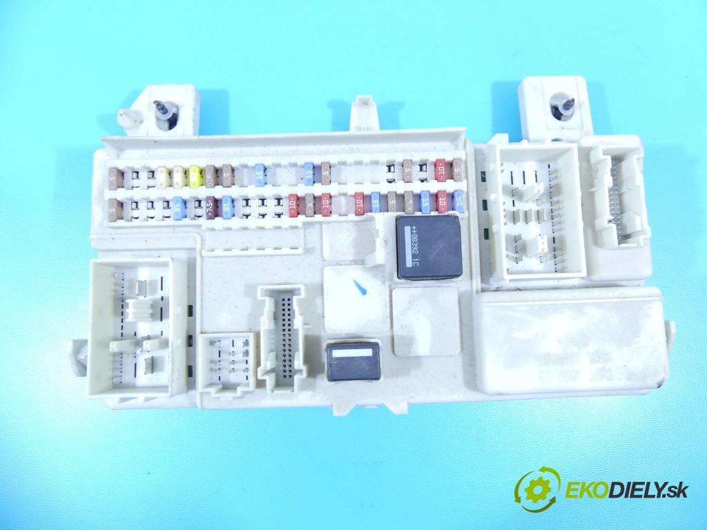 Volvo V50 2.0d 136hp manual 100 kW 1997 cm3 5- skříňka pojistková 31254903 (Pojistkové skříňky)