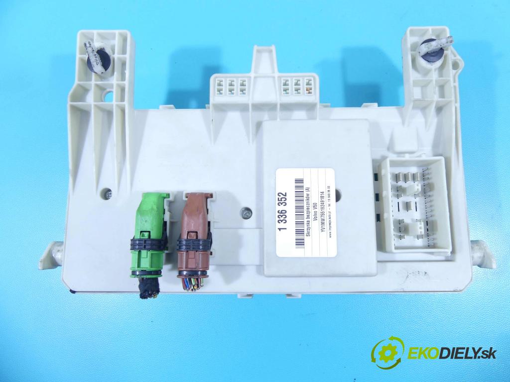 Volvo V50 2.0d 136hp manual 100 kW 1997 cm3 5- skříňka pojistková 31254903 (Pojistkové skříňky)