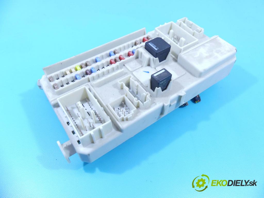 Volvo V50 2.0d 136hp manual 100 kW 1997 cm3 5- skříňka pojistková 31254903 (Pojistkové skříňky)