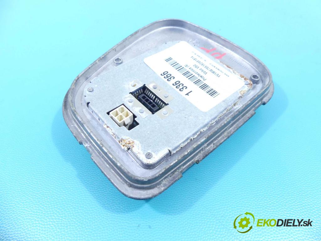 Volvo V50 2.0d 136 HP manual 100 kW 1997 cm3 5- střídač: xenon 1307329210 (Riadiace jednotky xenónu)