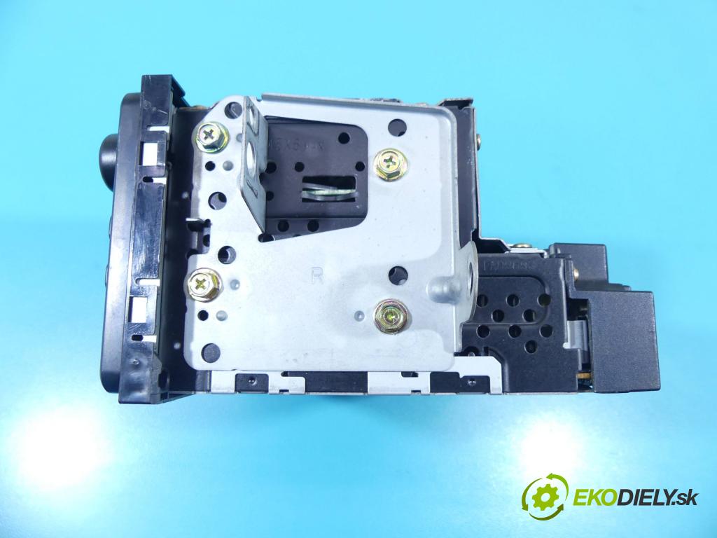 Toyota Rav4 II 2000-2005 2.0 D4D 116 HP manual 85 kW 1995 cm3 5- Radio originál 86120-42130