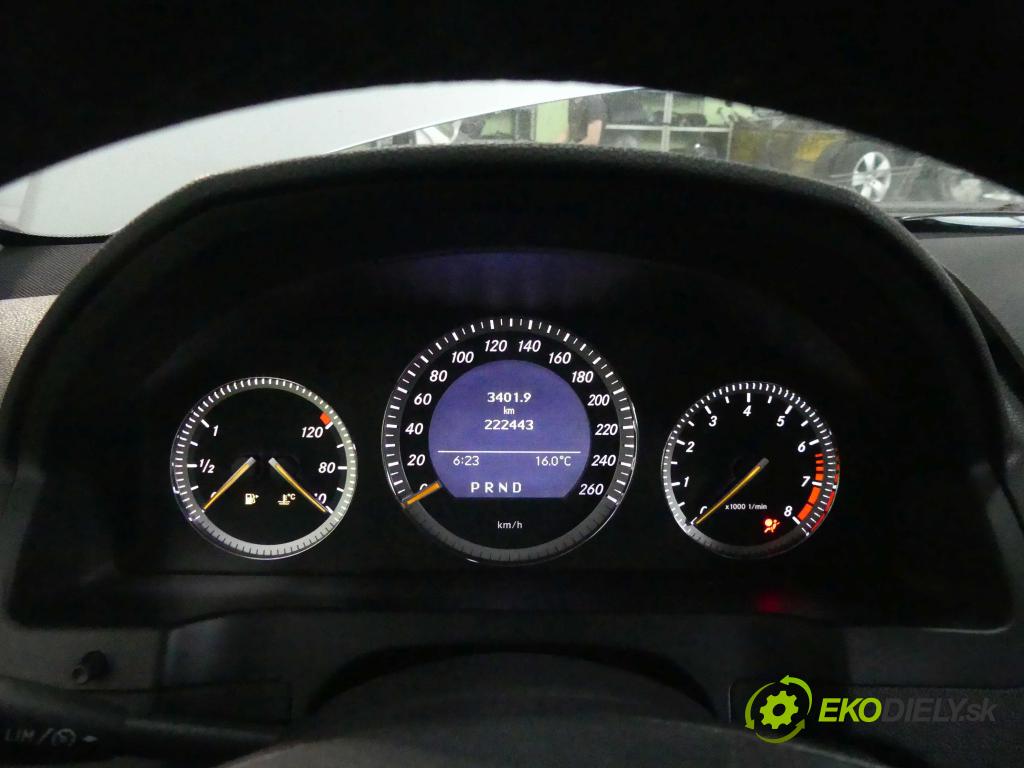 Mercedes C W204 2007-2014 3.0 V6 231 HP automatic 170 kW 2996 cm3 4- prístrojovka/ budíky A2045403648 (Prístrojové dosky, displeje)
