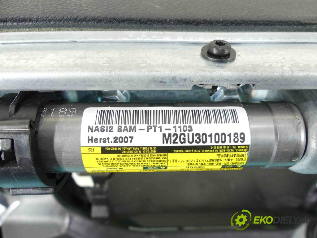 Mercedes C W204 2007-2014 3.0 V6 231 HP automatic 170 kW 2996 cm3 4- kokpit,pristrojová doska rozdeľovacia