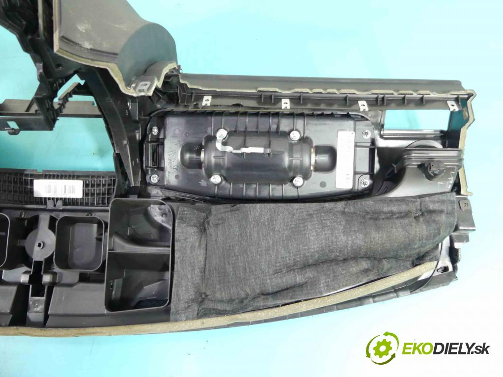 Mercedes C W204 2007-2014 3.0 V6 231 HP automatic 170 kW 2996 cm3 4- kokpit,pristrojová doska rozdeľovacia