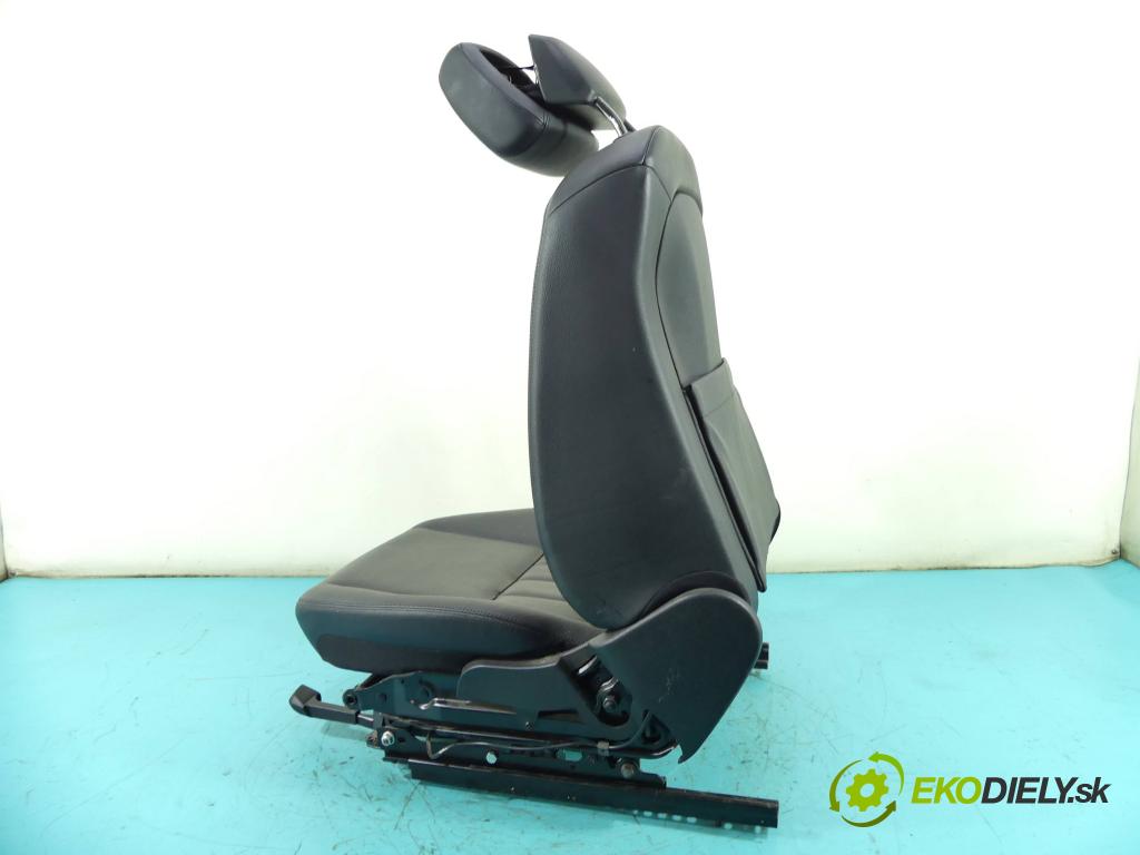 Mercedes C W204 2007-2014 3.0 V6 231 HP automatic 170 kW 2996 cm3 4- Sedačka pravý  (Sedačky, sedadlá)