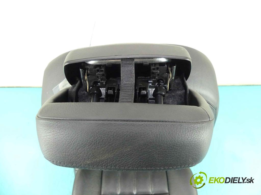 Mercedes C W204 2007-2014 3.0 V6 231 HP automatic 170 kW 2996 cm3 4- Sedačka pravý  (Sedačky, sedadlá)