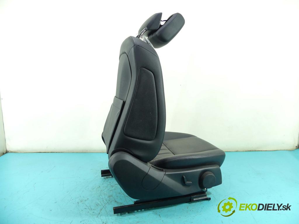 Mercedes C W204 2007-2014 3.0 V6 231 HP automatic 170 kW 2996 cm3 4- Sedačka pravý  (Sedačky, sedadlá)