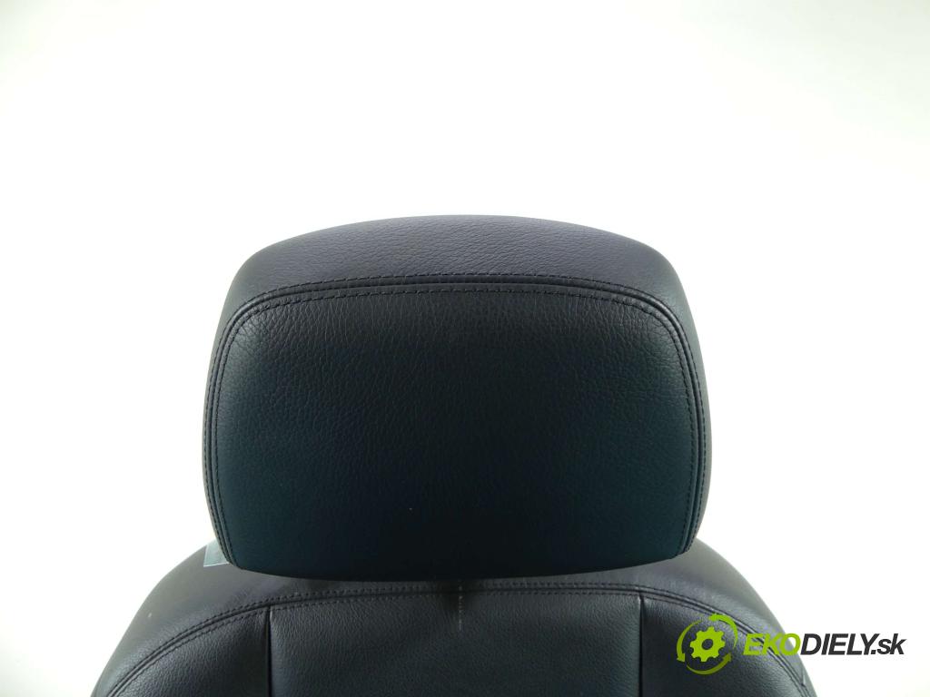 Mercedes C W204 2007-2014 3.0 V6 231 HP automatic 170 kW 2996 cm3 4- Sedačka pravý  (Sedačky, sedadlá)