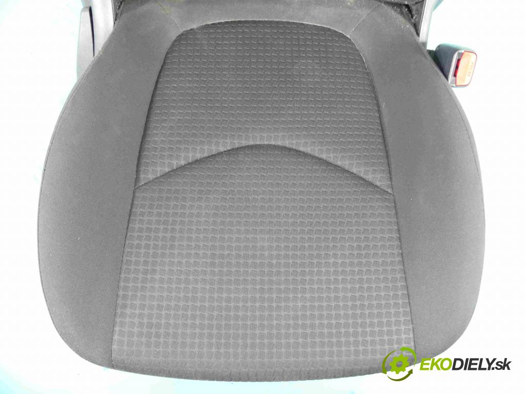 Kia Soul I 2008-2013 1.6 crdi 128 HP manual 94 kW 1582 cm3 5- Sedačka pravý  (Sedačky, sedadlá)