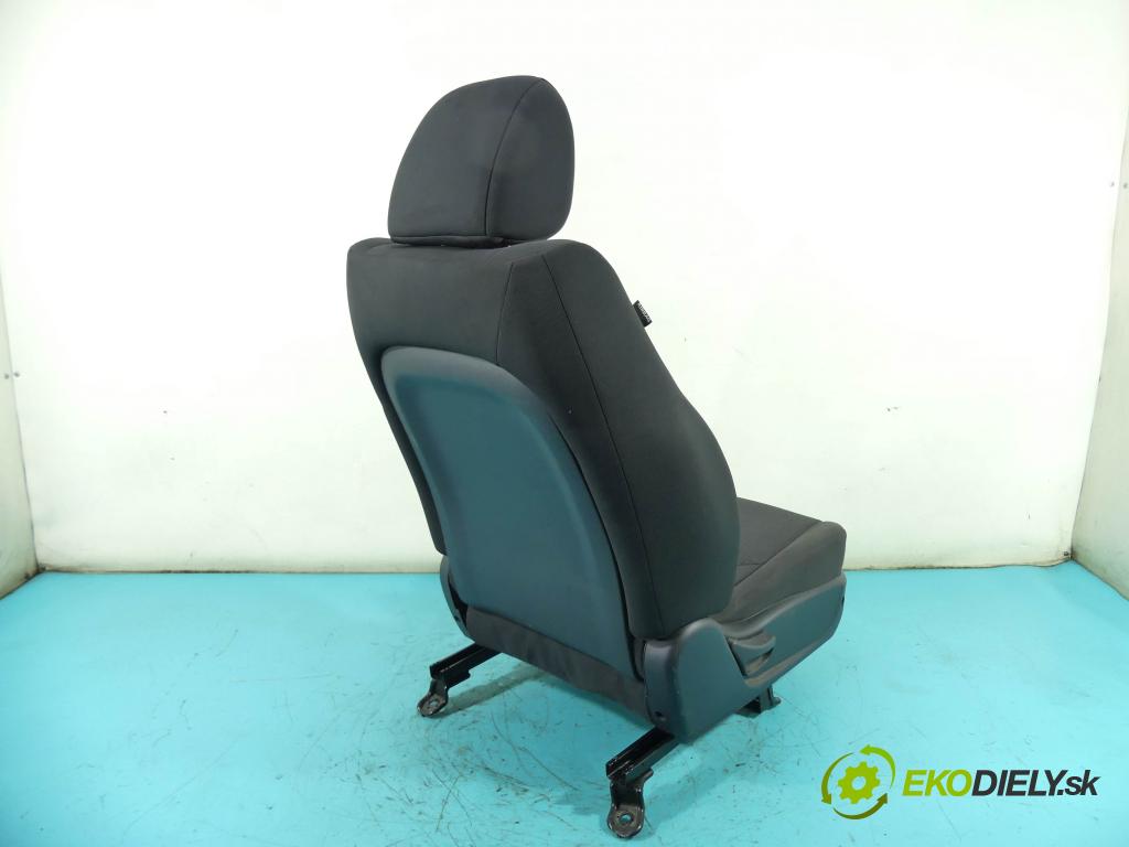 Kia Soul I 2008-2013 1.6 crdi 128 HP manual 94 kW 1582 cm3 5- Sedačka pravý  (Sedačky, sedadlá)