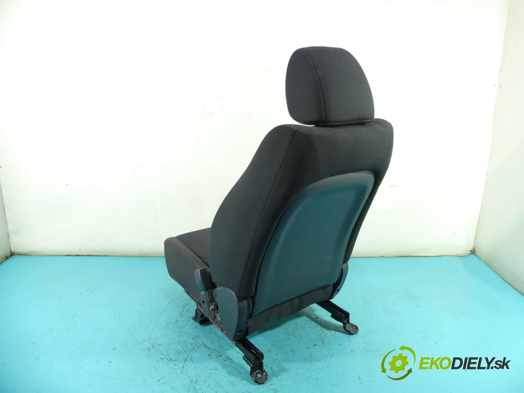 Kia Soul I 2008-2013 1.6 crdi 128 HP manual 94 kW 1582 cm3 5- Sedačka pravý  (Sedačky, sedadlá)