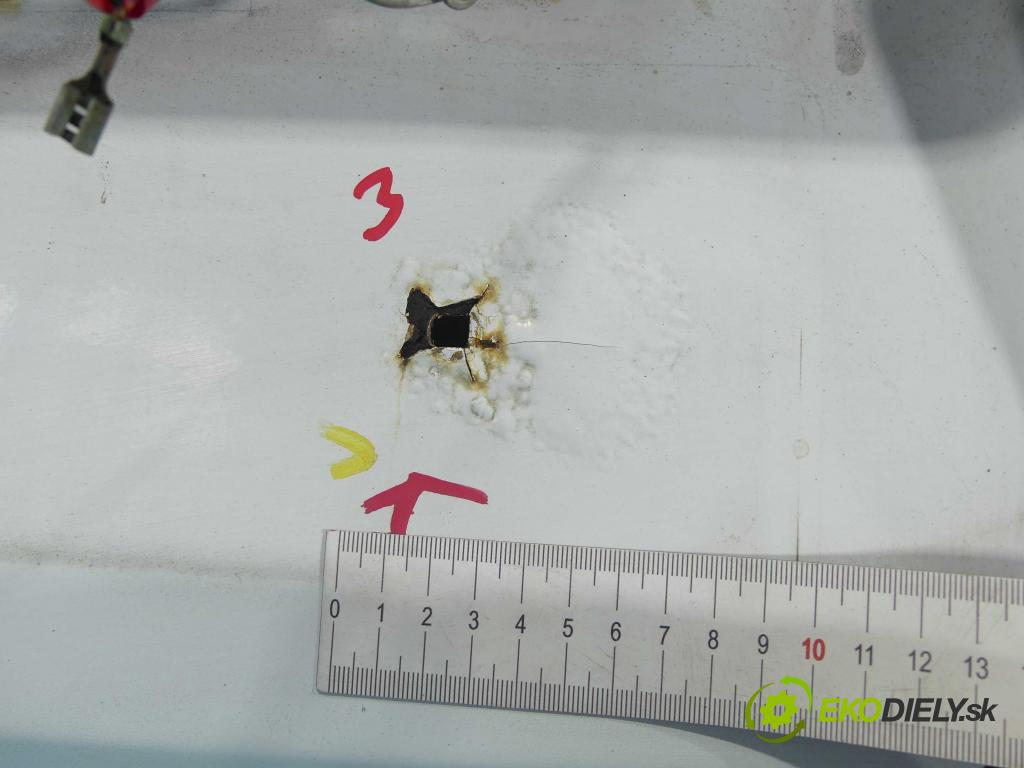 Mercedes Vito W638 1996-2003 2.3 TD 98 hp manual 72 kW 2299 cm3 5- zadní kufrové dveře  (Zadní kapoty)