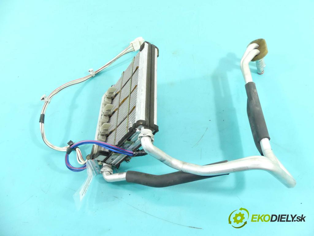 Toyota Rav4 II 2000-2005 2.0 D4D 116 hp manual 85 kW 1995 cm3 5- radiátor  (Radiátory topení)