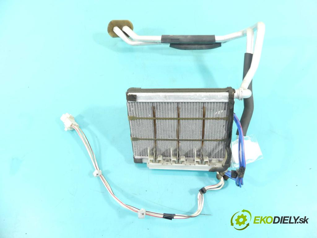 Toyota Rav4 II 2000-2005 2.0 D4D 116 hp manual 85 kW 1995 cm3 5- radiátor  (Radiátory topení)