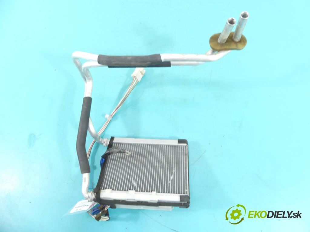 Toyota Rav4 II 2000-2005 2.0 D4D 116 hp manual 85 kW 1995 cm3 5- radiátor  (Radiátory topení)