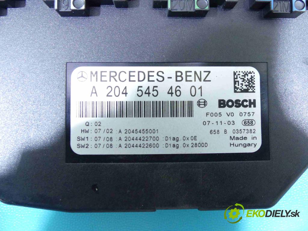 Mercedes C W204 2007-2014 3.0 V6 231 HP automatic 170 kW 2996 cm3 4- skrinka poistka A2045454601 (Poistková skrinka)