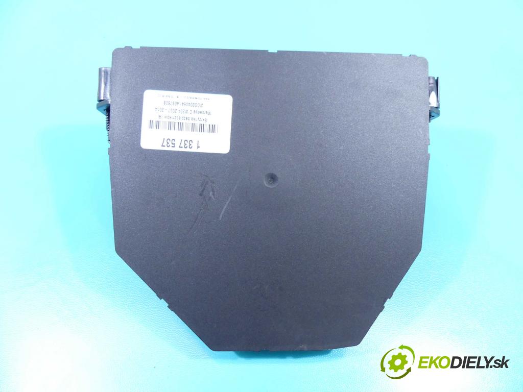 Mercedes C W204 2007-2014 3.0 V6 231 HP automatic 170 kW 2996 cm3 4- skrinka poistka A2045454601 (Poistková skrinka)