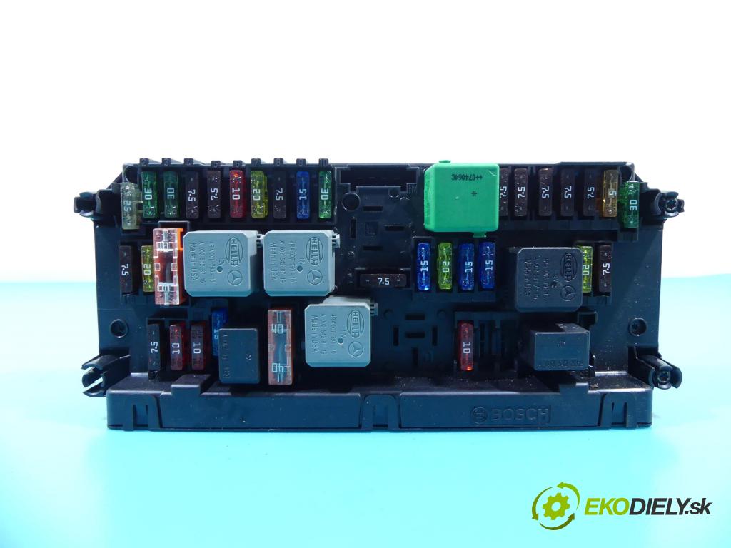 Mercedes C W204 2007-2014 3.0 V6 231 HP automatic 170 kW 2996 cm3 4- skrinka poistka A2045454601 (Poistková skrinka)