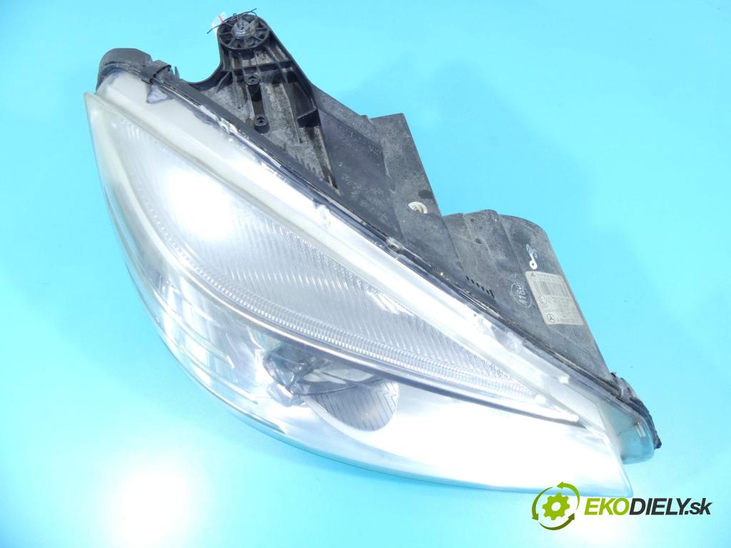Mercedes C W204 2007-2014 3.0 V6 231 HP automatic 170 kW 2996 cm3 4- Reflektor: pravý A2048203061 (Pravé)