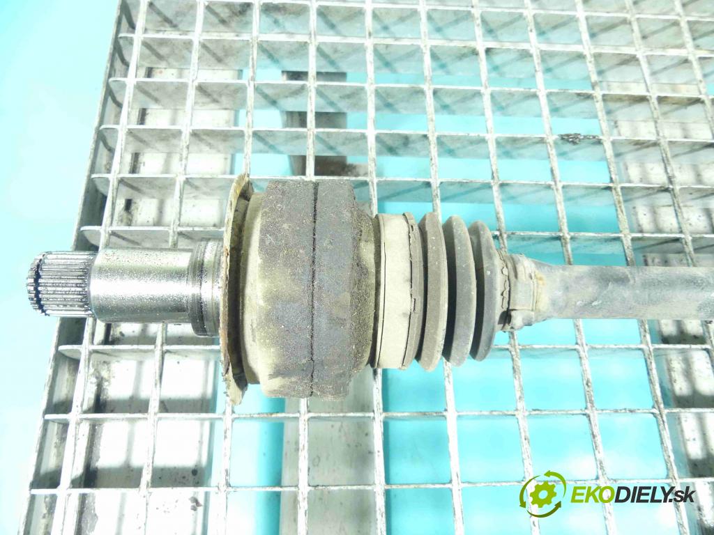 Mercedes C W204 2007-2014 3.0 V6 231 HP automatic 170 kW 2996 cm3 4- poloos ľavé (Poloosy)