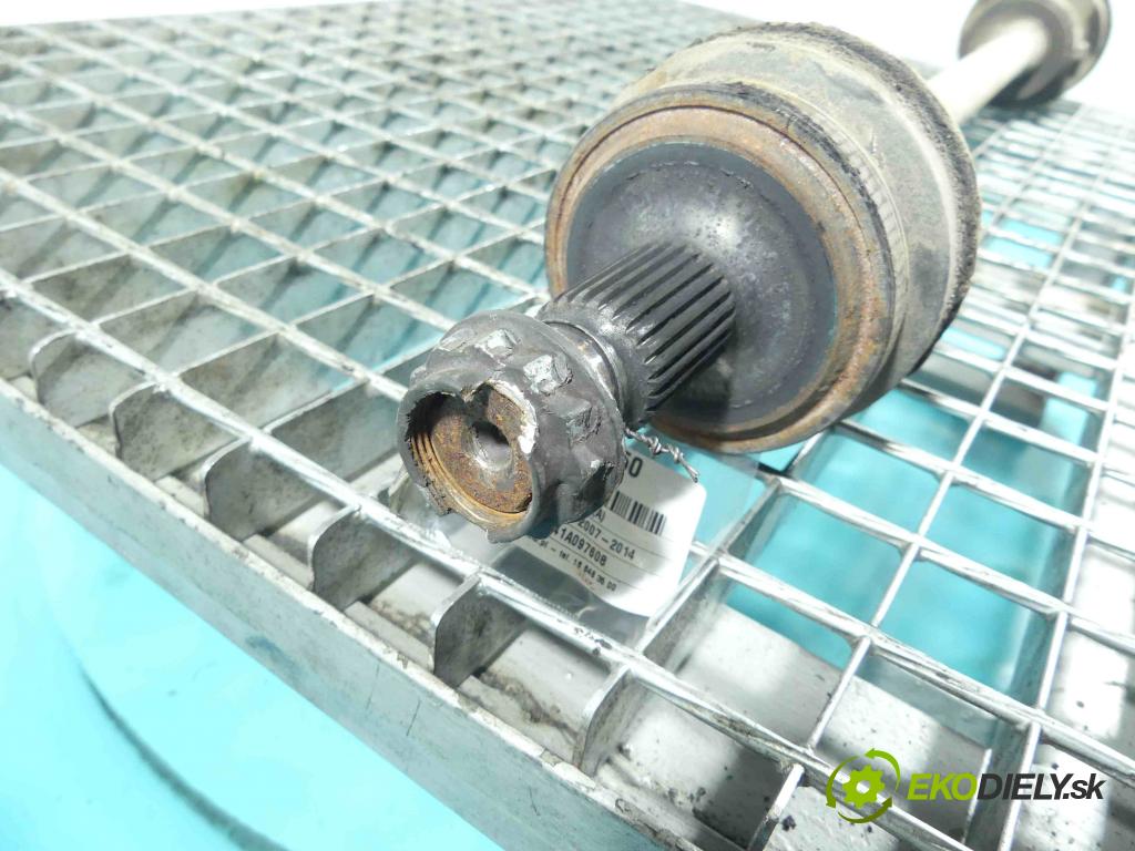 Mercedes C W204 2007-2014 3.0 V6 231 HP automatic 170 kW 2996 cm3 4- poloos pravé  (Poloosy)