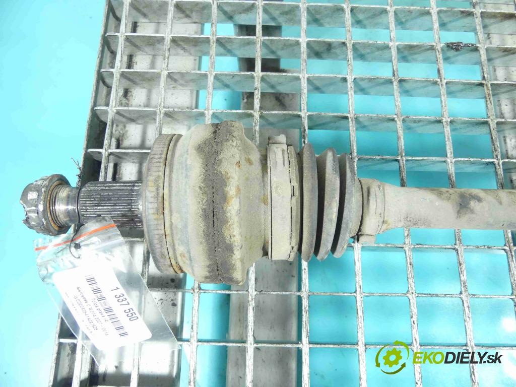 Mercedes C W204 2007-2014 3.0 V6 231 HP automatic 170 kW 2996 cm3 4- poloos pravé  (Poloosy)