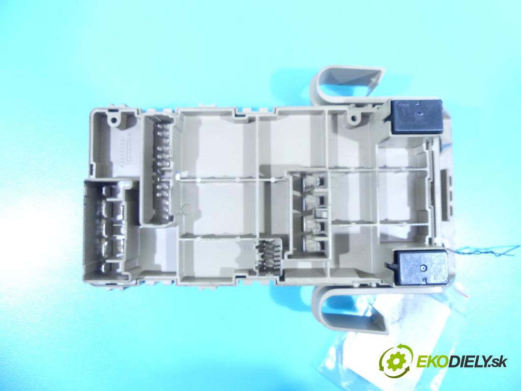 Subaru Legacy V 2009-2014 2.0d 150 hp manual 110 kW 1998 cm3 5- skříňka pojistková 82201AJ010 (Pojistkové skříňky)