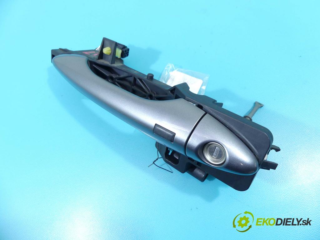 Hyundai Ix35 2.0 crdi 136 HP manual 100 kW 1995 cm3 5- rukoväť predné ľavé mimo:  (Vonkajšie predné ľavé)