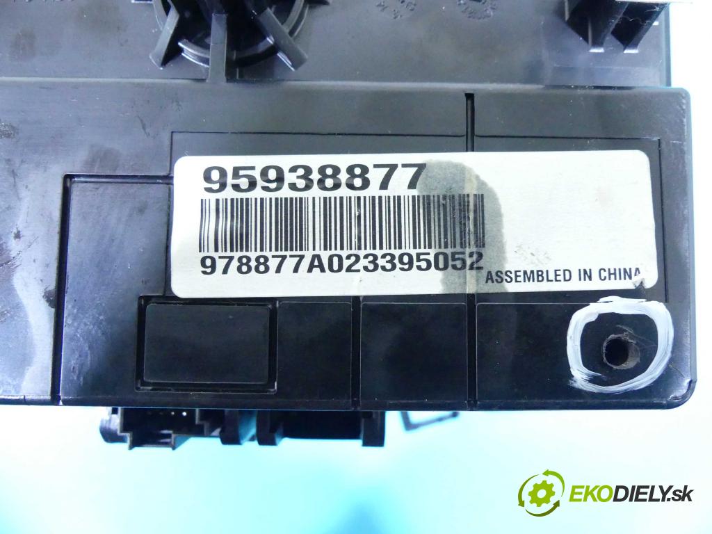 Chevrolet Orlando 1.8 16V 141 HP manual 104 kW 1796 cm3 5- Radio originál 95938877