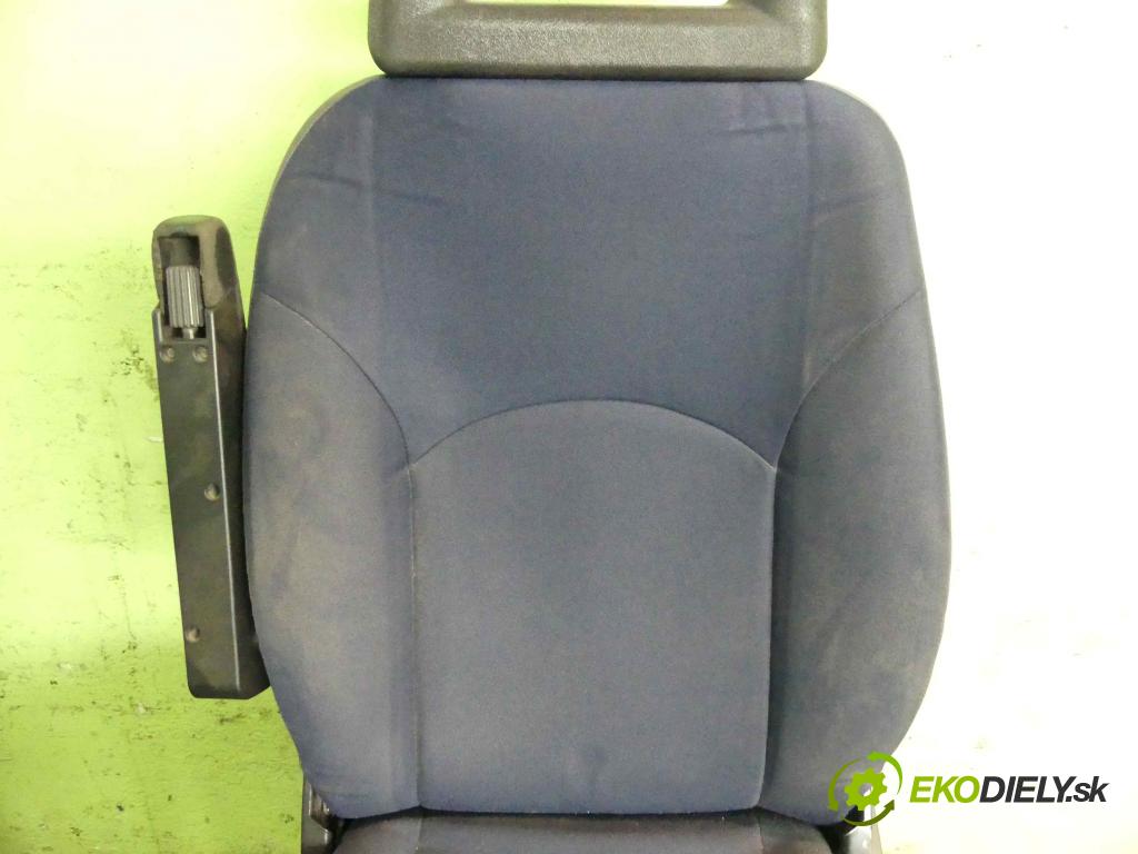 Iveco Daily IV 2006-2011 3.0 HPT: 177 HP manual 130 kW 2998 cm3 5- Sedačka ľavý  (Sedačky, sedadlá)