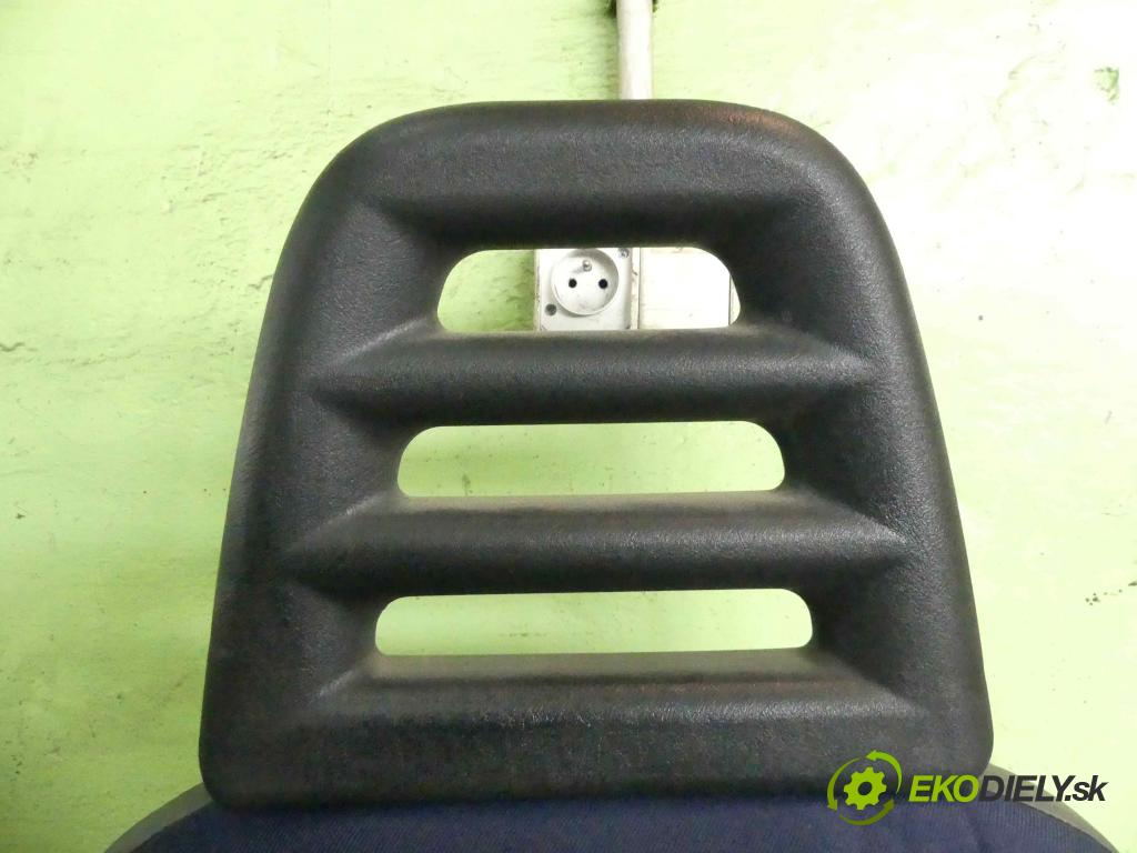 Iveco Daily IV 2006-2011 3.0 HPT: 177 HP manual 130 kW 2998 cm3 5- Sedačka ľavý  (Sedačky, sedadlá)