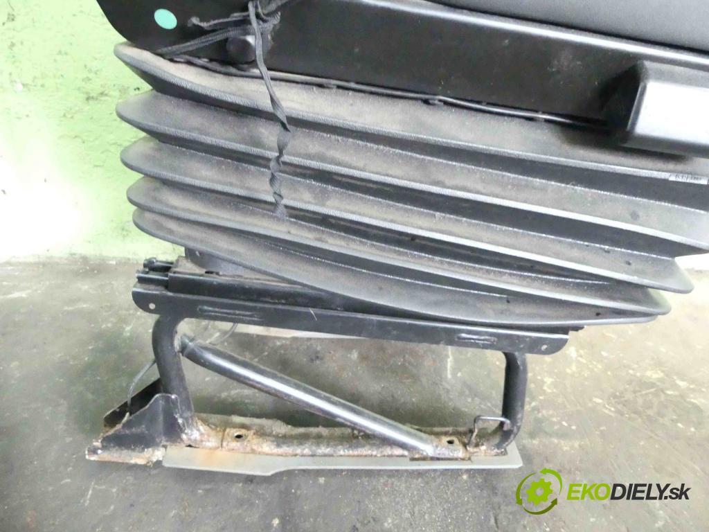 Iveco Daily IV 2006-2011 3.0 HPT: 177 HP manual 130 kW 2998 cm3 5- Sedačka ľavý  (Sedačky, sedadlá)