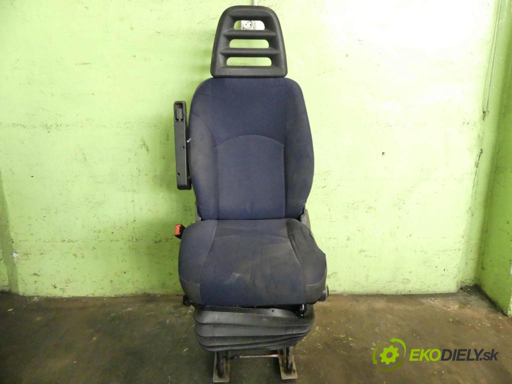 Iveco Daily IV 2006-2011 3.0 HPT: 177 HP manual 130 kW 2998 cm3 5- Sedačka ľavý  (Sedačky, sedadlá)