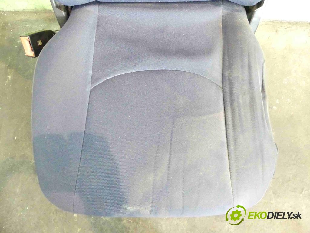 Iveco Daily IV 2006-2011 3.0 HPT: 177 HP manual 130 kW 2998 cm3 5- Sedačka ľavý  (Sedačky, sedadlá)