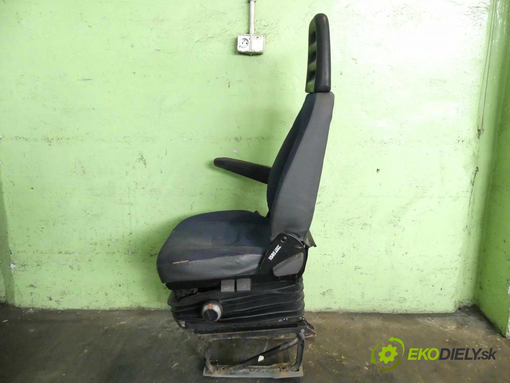 Iveco Daily IV 2006-2011 3.0 HPT: 177 HP manual 130 kW 2998 cm3 5- Sedačka ľavý  (Sedačky, sedadlá)