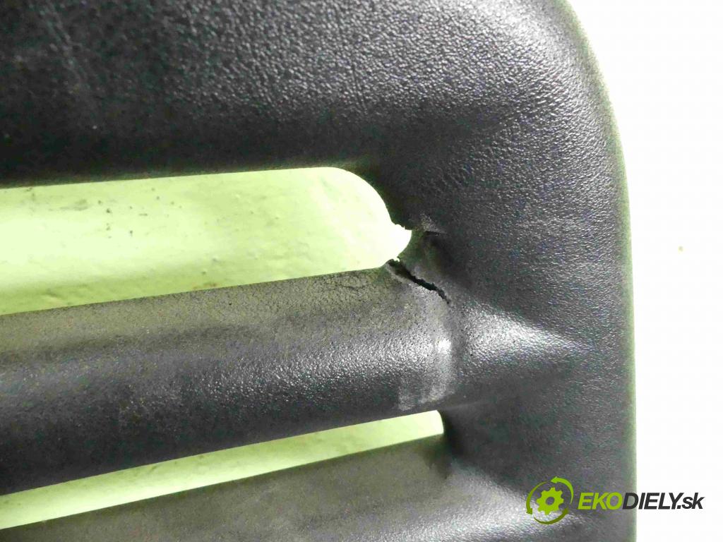 Iveco Daily IV 2006-2011 3.0 HPT: 177 HP manual 130 kW 2998 cm3 5- Sedačka pravý  (Sedačky, sedadlá)