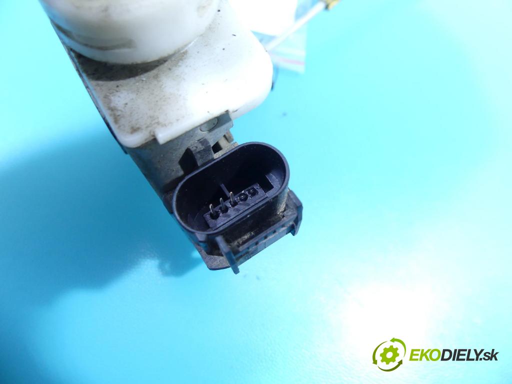 Audi A3 8L 1996-2003 1.9 tdi 101 hp manual 74 kW 1896 cm3 3- zámek přední pravý 8L1837016B