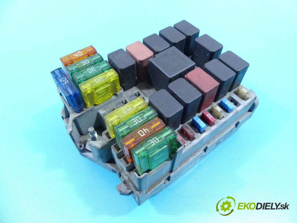 Iveco Daily IV 2006-2014 3.0 HPT: 177 hp manual 130 kW 2998 cm3 5- skříňka pojistková 69501171 (Pojistkové skříňky)