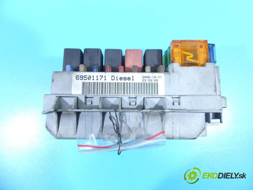 Iveco Daily IV 2006-2014 3.0 HPT: 177 hp manual 130 kW 2998 cm3 5- skříňka pojistková 69501171 (Pojistkové skříňky)