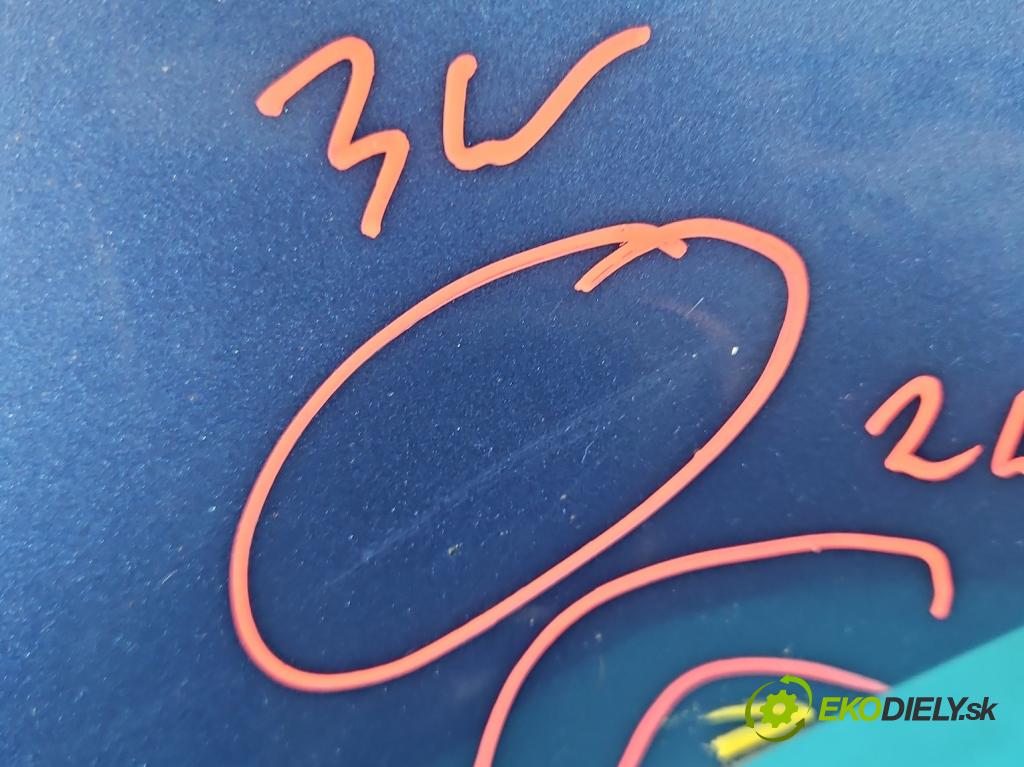 Ford Fiesta Mk6 2002-2008 1.3 69KM manual 51 kW 1299 cm3 5- blatník predné pravý  (Kľučka dverí ostatné)