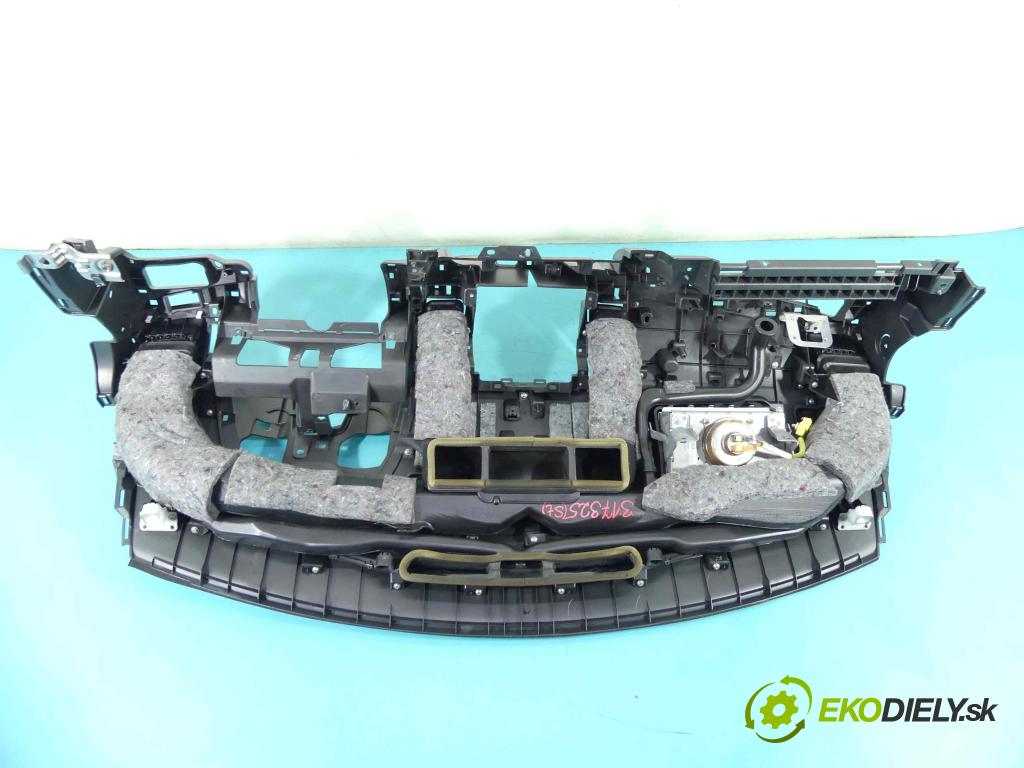 Mitsubishi Lancer VIII 2007-2016 1.8 16V 143 HP manual 105 kW 1798 cm3 4- kokpit,pristrojová doska rozdeľovacia