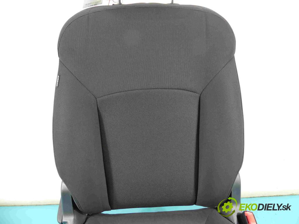 Chevrolet Orlando 1.8 16V 141 HP manual 104 kW 1796 cm3 5- Sedačka pravý  (Sedačky, sedadlá)