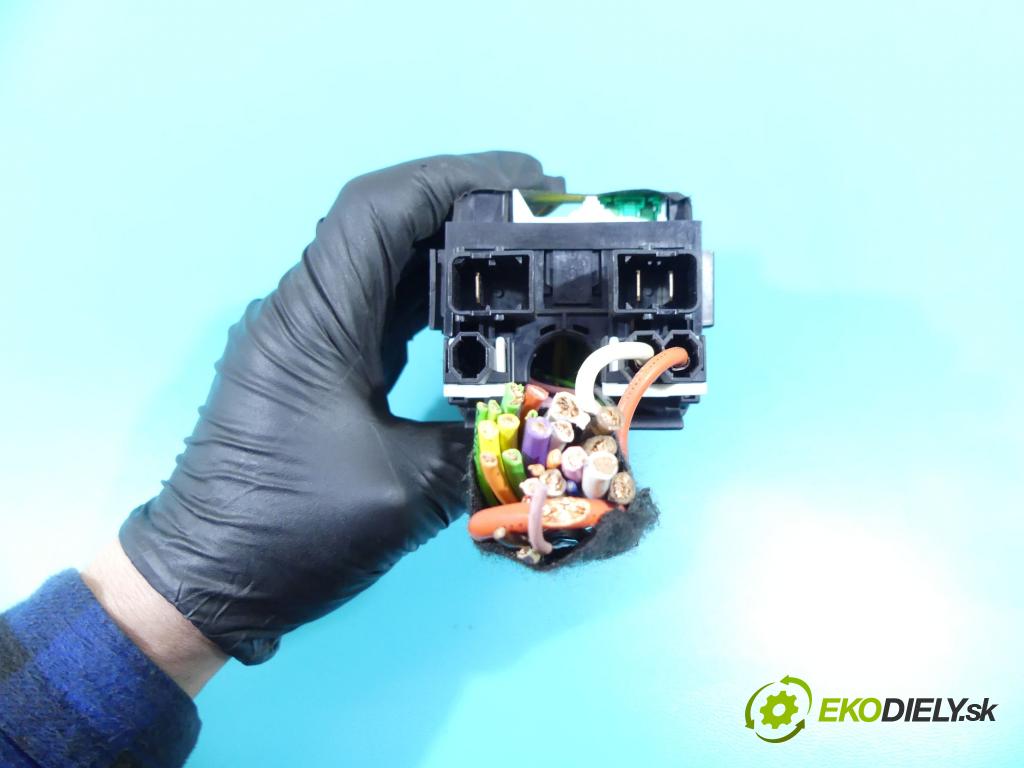 Citroen C4 Grand Picasso II 2013-2022 1.6 THP 156 hp manual 115 kW 1598 cm3 5- skříňka pojistková 9665492680 (Pojistkové skříňky)